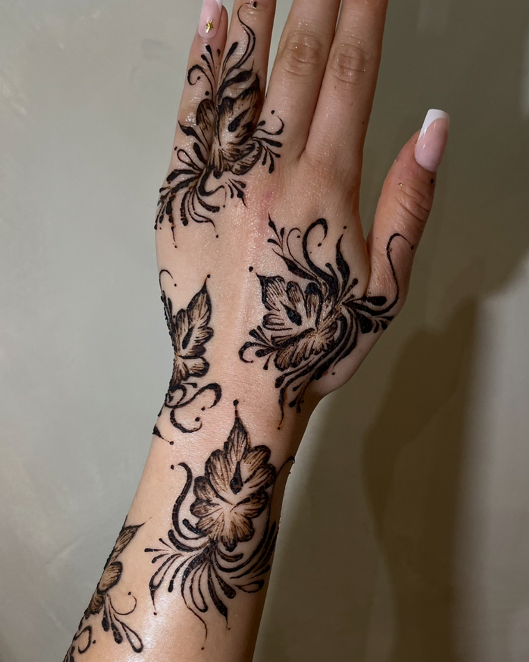 Brown, Cherry Red, or Black: Choosing Your Henna Cone Colour