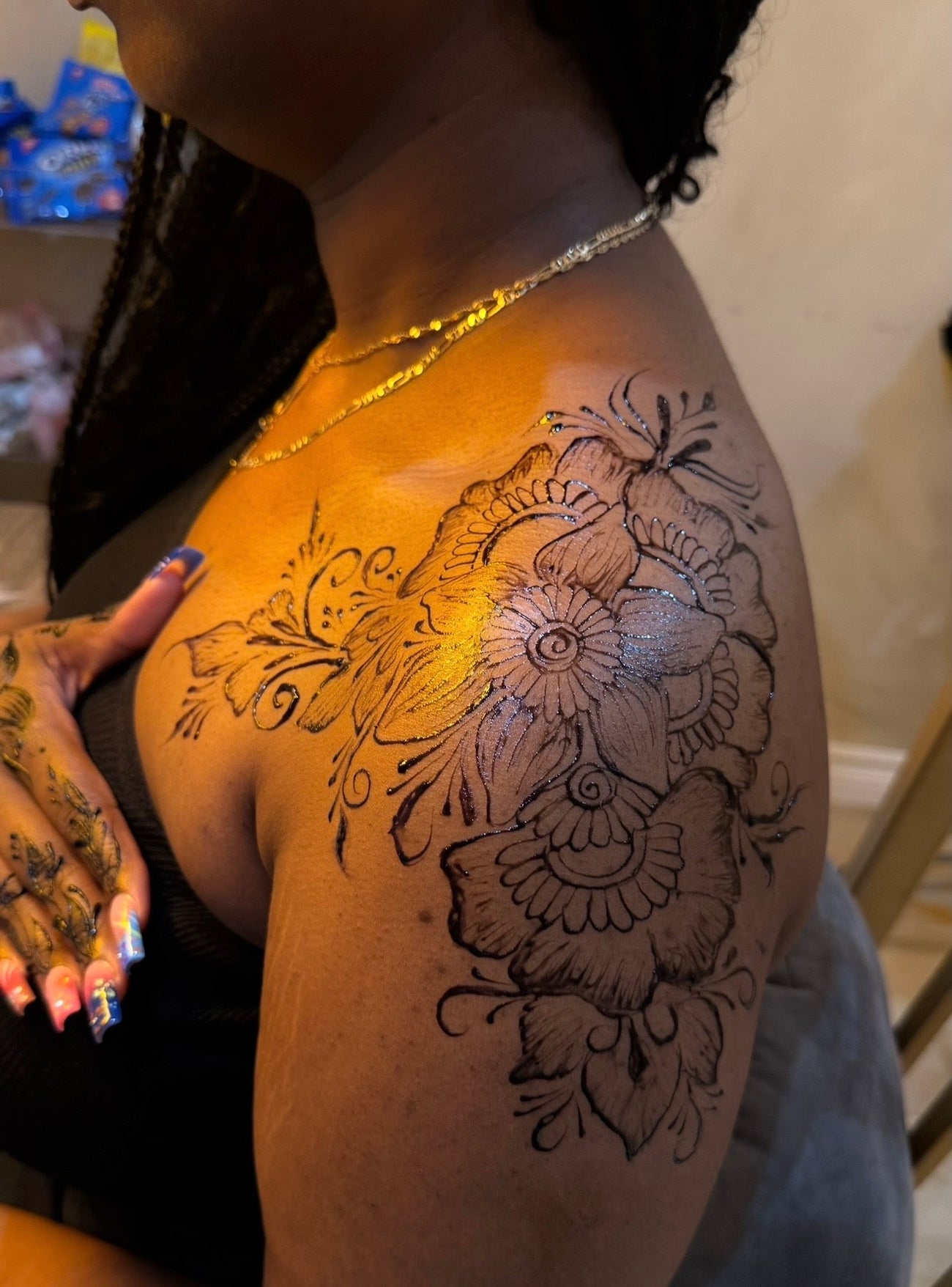 How Long Does It Take Henna to Dry? When to Remove the Paste
